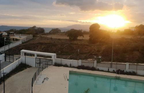 Atico con piscina, golf, vistas al mar - Photo 37