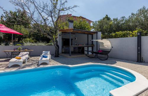 JOVI-relaxing, fenced, private, heated pool & view - Photo 70