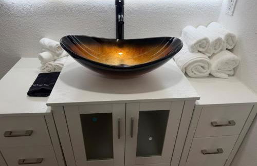 Luxury Lakefront 4BR - Corporate & Extended Stay Friendly - Foto 17