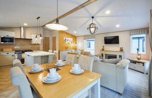 Waters Edge Lodge with Hot Tub - Foto 8