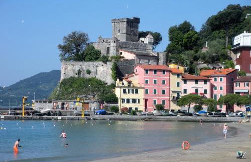 San Terenzo Poets of the sea with parking and balcony - Photo 37