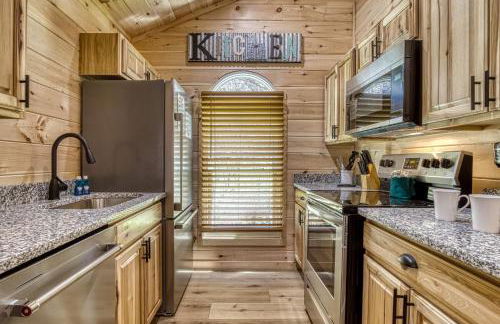 Kitt's Cottage, Pickleball Court, Creek, WIFI, Mountain Views, Starting at 79" - Foto 9