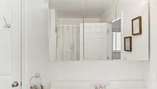 Newly Luxury Dream Home With 4 Bedroom 2 Full Bath, Full Body Massage Chair, 65Inch TV, Nice Deck, Fenced Backyard, Private Gym - Foto 3