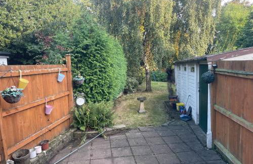 Beautiful 2 Bedroom house with big Garden & Parking fast wifi, and king size bed - Foto 26