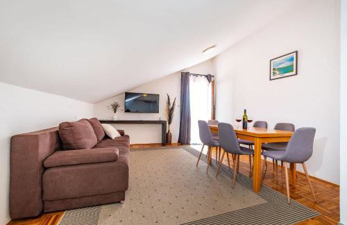 Merita Apartments with Pool - Photo 17