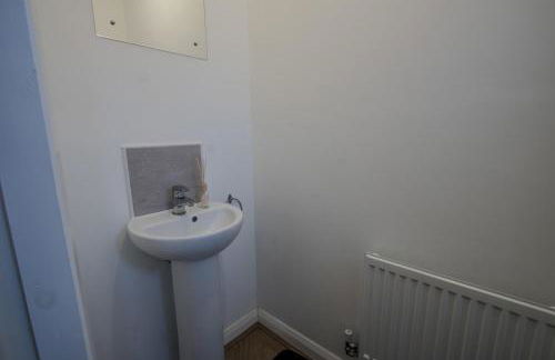 Modern 2-Bed Home in Swinton by MCPI Hosting, Perfect for Families & Contractors - Foto 24