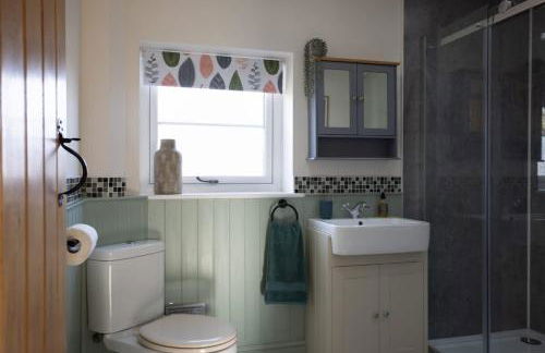 Family Country Cottage with Stunning Mountain View sleeps 12 - Foto 23