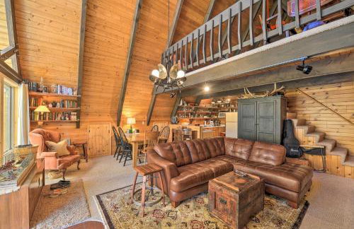 Irwin A-Frame Cabin with Deck and Mountain Views! - Foto 4