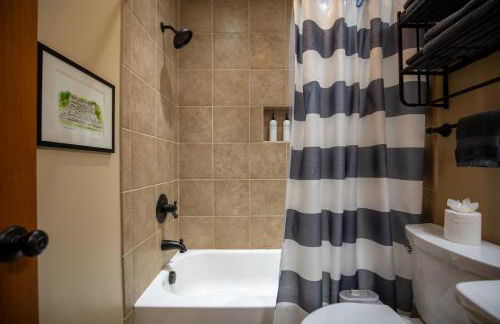 King Bed, Putt-Putt w/ Hot Tub, & Other Games - Foto 46