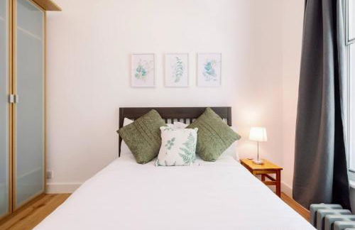Bright, Spacious 2-bed, 5 mins from Tube, Sleeps 4 - Pass the Keys - Foto 22