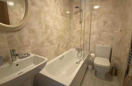 Comfy 2 bed house located at Wareham train station - Photo 15