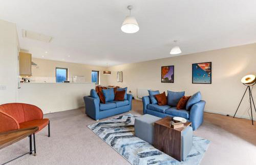 Large Group & Contractor Booking! Duplex w/Parking - Photo 17