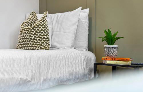 3-BR Luxe Cowes Cottage Harbour Views, Sleeps 6, with Private Garden - LONG TERM STAY WINTER SPECIAL OFFER AVAILABLE! - by Blue Puffin Stays - Foto 18