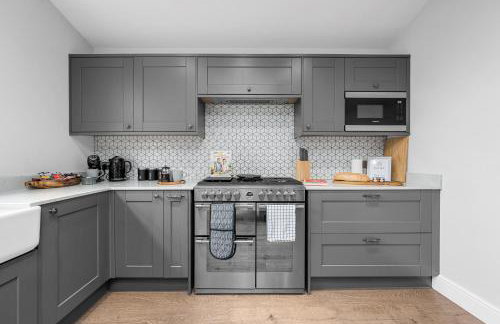 Relax at Little Hawkcliffe - Photo 18