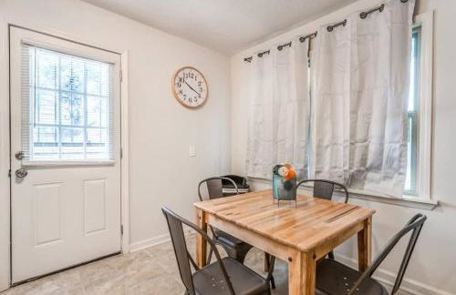 Near Parks & Shopping- Hickory Ridge Hideaway - Foto 28