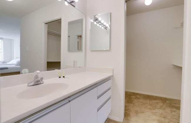 Stylish Comfort Condo in Crystal City - Photo 29