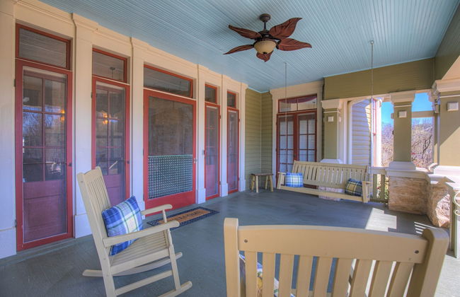 Beautiful and Unique Home With Fireplace and Pool! - Photo 36