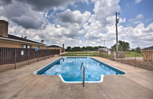 Pet-Friendly Efficiency Cottage with Pool! - Foto 28