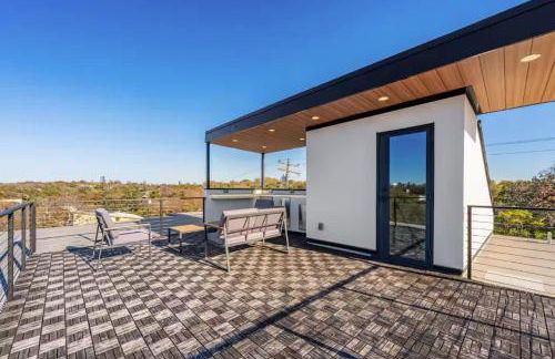 Barton Springs Luxe Heated Pool Spa Sleeps 16 - Photo 17