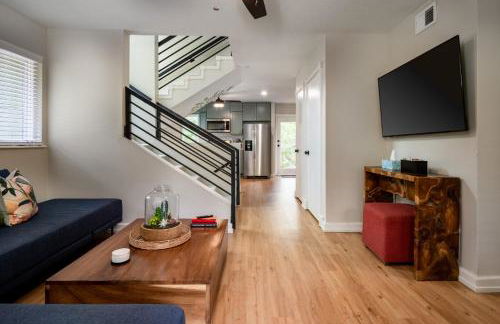 Downtown Bryan Treehouse Hot Tub and Peaceful Escape - Photo 12