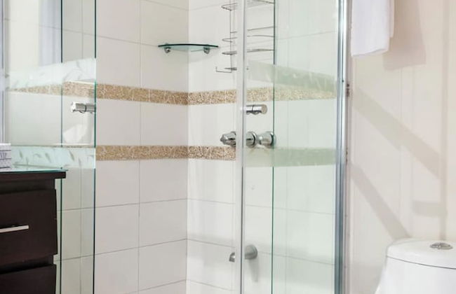 Large And Cosy Apartment With Private Garden - Photo 16