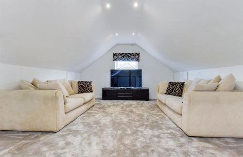 Contemporary 2 bedroom eco home with a twist - Photo 8