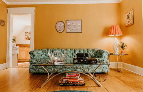 Retro Gem Box Victorian Steps from Irvine Park - Foto 9