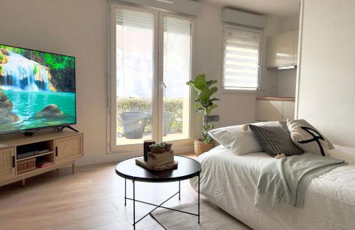 La Voulzie Appartement - Proche centre avec parking privé - Foto 5