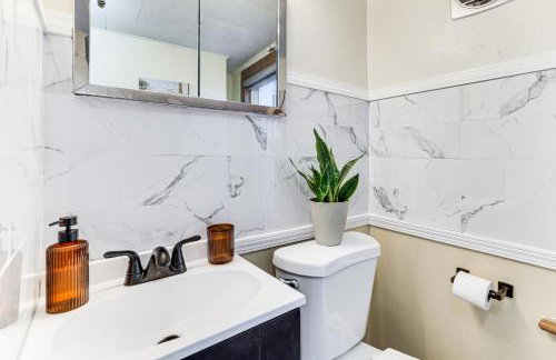 1 Mi to Main St Riverside Torrington Apt with Yard - Foto 13