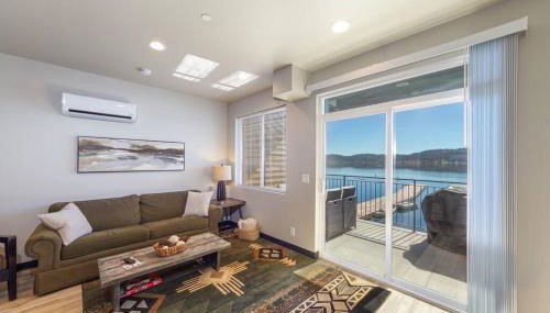 Wonderful Triplex Unit With Spectacular Lake View! - Foto 2