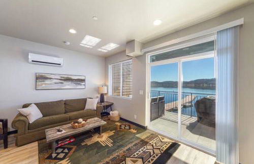 Wonderful Triplex Unit With Spectacular Lake View! - Foto 2