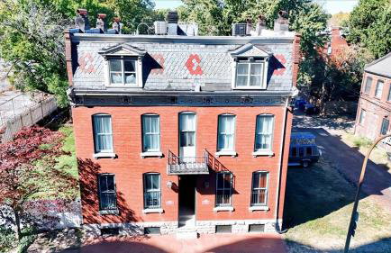 Cozy townhouse, 1-mi from the heart of Soulard! - Foto 1
