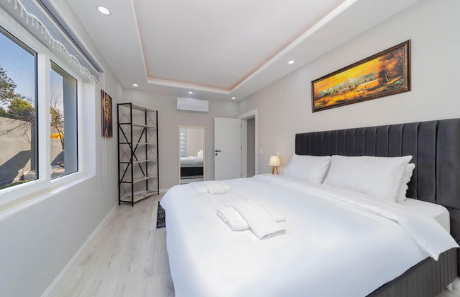 Villa With Pool and Backyard in Kepez - Photo 4