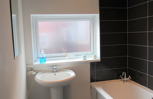 Spacious Apartment Heaton - Photo 12