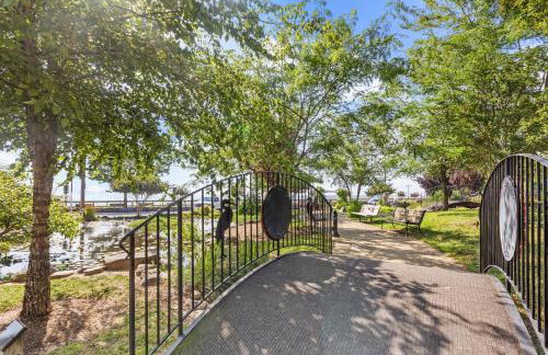 Bayfront Boardwalk Condo w Sunrise Views - Foto 29