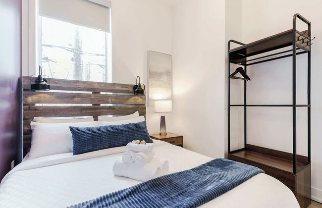 Elegant Suite—Near Kensington Market, Sleeps 8 - Foto 3