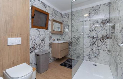 Gorgeous Home In Smokovic - Photo 38