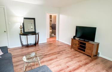 Akron Abode - 2pm Check In & Out - Foto 2