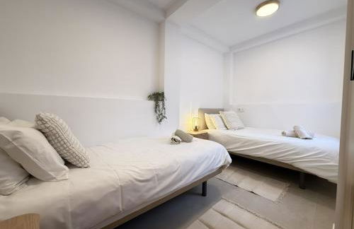 NEW - Old Town Modern Apartment Close to Beach - Photo 3