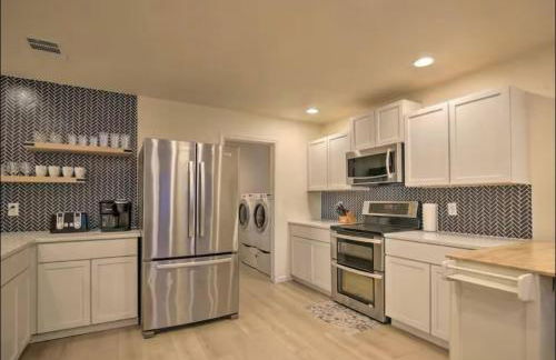 Walk to Tx State 5 beds Firepit Grill - Photo 4