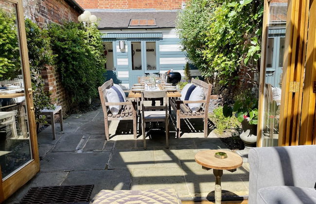 Dolls House - Luxury Townhouse - From 400 Per Night - Photo 34