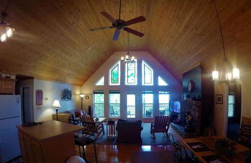 Beautiful Luxury Cabin Rental with Amazing Views next to the Tuckasegee River, NC - Foto 10