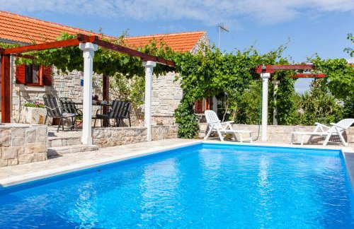 Countryside Family Villa with Private Pool - Photo 6