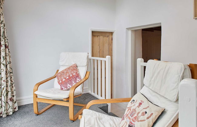 Host Stay Trefor Cottage - Photo 9