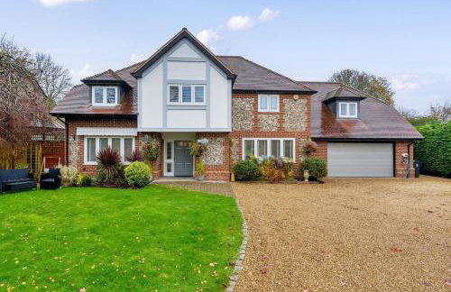 Luxurious Modern Henley Home with Pool & Hot Tub, 5 Bedrooms, Parking - Foto 33