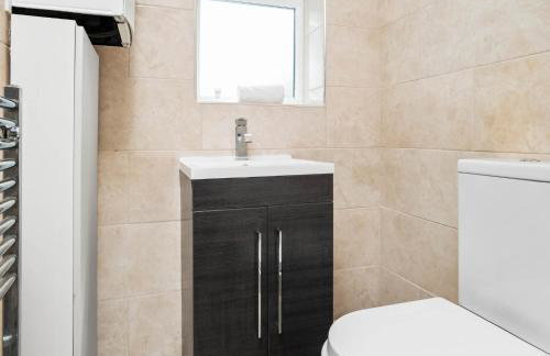 Stylish 3 Bedroom House - Pool & Tennis Table - Garden - Off Street Parking 782S - Foto 45