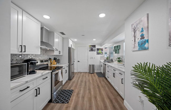 Paradise Haven- Amazing 4BR Oasis With Pool - Foto 14