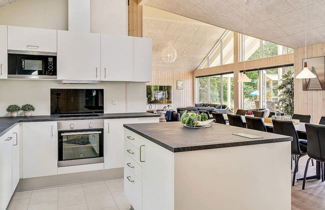 Chic Holiday Home in Hovedstaden near Sea - Foto 15