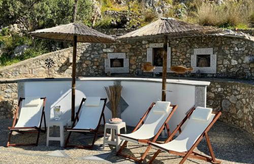 Stone Heaven Villa -Poolside BBQ & Fresh Herbs - Photo 25