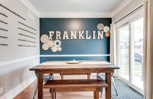 Brookwood Getaway Stock Tank Pool Outdoor Theater - Foto 24